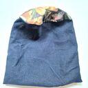 Czapka w kolorze jeansu z kwiatami na podszewce, dobra na codzienne noszenie, uniwersalna, polecam pol