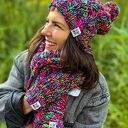 Czapka damska Merino 34% „Czarne kolorki” Smile z podszewką polarem i pomponem