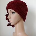 Bordowa elegancka czapka z kwiatem