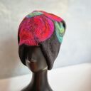 czapka wełniana filcowana zimowa czarna handmade w kwiaty na podszewce - rozmiar uniwersalny, weł