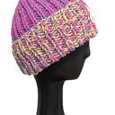 Dziecięca kolorowa czapka robiona na drutach