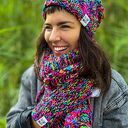 Czapka damska Merino 34% „Czarne kolorki” Smile z podszewką polarem i pomponem