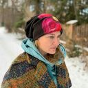 czapka wełniana filcowana zimowa czarna handmade w kwiaty na podszewce - rozmiar uniwersalny, weł