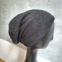 Czapka wełniana czarna na podszewce bardzo miła i ciepła na mniejszą głowę wykończona ściągaczem roz