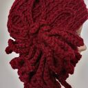 Bordowa elegancka czapka z kwiatem