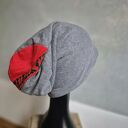 Czapka szaro-czerwona Smerfetka podszewce rozmiar uniwersalny rozciągliwa świetna na codzienne nosz