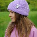 Jasny fiolet czapka dziecięca beanie z kolorowym logo