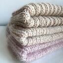 Ręcznie robiona czapka damska MORGANA Merynos, Alpaka z Jedwabiem 59/40 Marcepan