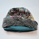 Czapka sztuczne futro połączone z materiałem trochę w marokańskim stylu krótka na podszewce wykończo