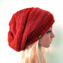 czapka w czerwieniach