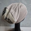 Czapka ecru z czaszkami na podszewce - rozmiar M (54-55 cm)