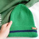 Zielona czapka beanie z wełny merino podwijana handmade