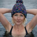 Czapka beanie z pomponem robiona na szydełku (szara)