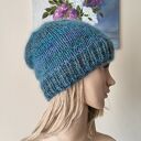 RĘCZNIE NA DRUTACH - Zimowe morze miła, puchata czapka z merino, jedwabiem