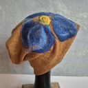 czapka wełniana filcowana zimowa miodowa handmade w kwiaty na podszewce - rozmiar