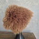 Czapka sztuczne futro kolor jasny brąz rękodzieło na podszewce pojedynczy egzemplarz miękka miła nie