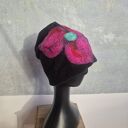 czapka wełniana filcowana zimowa czarna handmade w kwiaty na podszewce - rozmiar