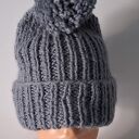 CZAPKA handmade z pomponem - SZARA (szaroniebieska, szara -żelazna) wykonana na DRUTACH