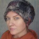 Ciepla futrzana odcienie szarosci bardzo miła na podszewce, czapka dla artystki, rozmiar uniwersalny