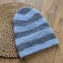 Czapka zimowa w paski z alpaki robiona na drutach