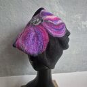 czapka wełniana filcowana zimowa czarna handmade w kwiaty na podszewce - rozmiar