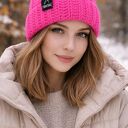 Ciepła czapka robiona na szydełku z akrylun neonowy róż/