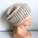 Ręcznie robiona czapka damska MORGANA Merynos, Alpaka z Jedwabiem 59/40 Marcepan