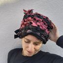 Czapka artystyczna Róża - ręcznie wytkana na krośnie