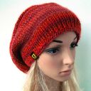 czapka w czerwieniach