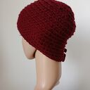 Bordowa elegancka czapka z kwiatem