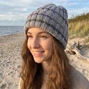 Wywijana czapka NELLI z wełny merino - Srebrny Zmierzch
