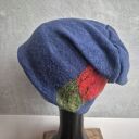 czapka wełniana filcowana zimowa niebieska handmade w kwiaty na podszewce, motyw z dwóch stron ta