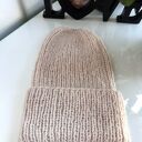 Ręcznie robiona czapka damska MORGANA Merynos, Alpaka z Jedwabiem 59/40 Marcepan