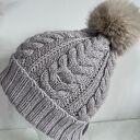 Beżowa czapka zimowa z 100% wełny merino - ręcznie robiona