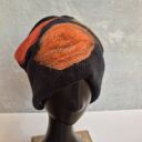 czapka wełniana filcowana zimowa czarna handmade w kwiaty na podszewce - rozmiar uniwersalny, weł
