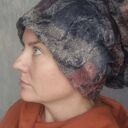 Ciepla futrzana odcienie szarosci bardzo miła na podszewce, czapka dla artystki, rozmiar uniwersalny