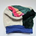 Czapka patchworkowa bardzo ciepła na podszewce uszyta z różnych gatunków materiału prezentuje się ni