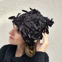 Czapka Czarna Kokardą - wytkana ręcznie na krośnie z ozdobnymi