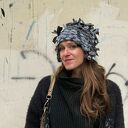 Artystyczna, zimowa czapa Smerfetka wytkana na krośnie