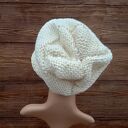 Kremowa czapa czapka