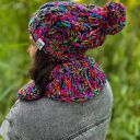 Czapka damska Merino 34% „Czarne kolorki” Smile z podszewką polarem i pomponem
