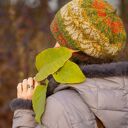 Czapka beret wełniana "Łąka z rumiankami"