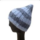 Czapka robiona na drutqch z alpaki