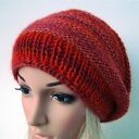 czapka w czerwieniach