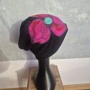 czapka wełniana filcowana zimowa czarna handmade w kwiaty na podszewce - rozmiar uniwersalny, weł