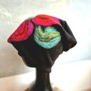 czapka wełniana filcowana zimowa czarna handmade w kwiaty na podszewce - rozmiar