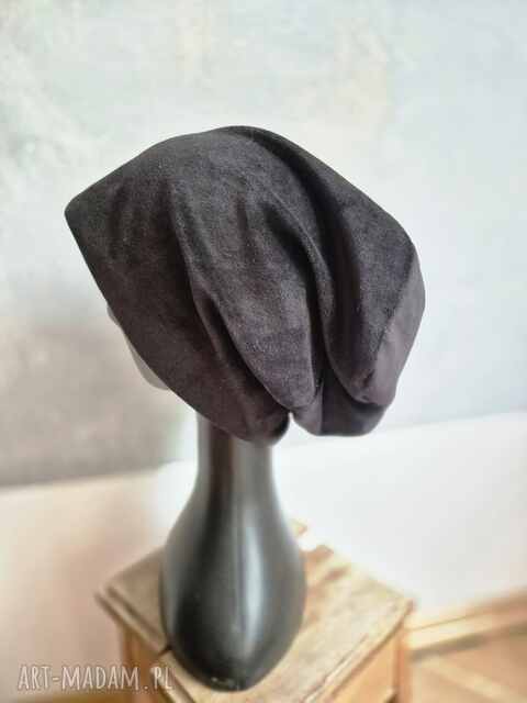 Czapka czarna uniwersalna Smerfetka na podszewce szyta ręcznie świetna na codzienne noszenie unisex