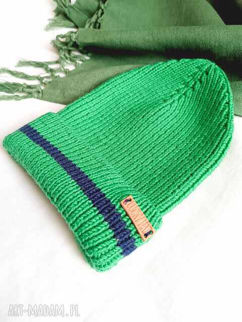 Zielona czapka beanie z wełny merino podwijana handmade