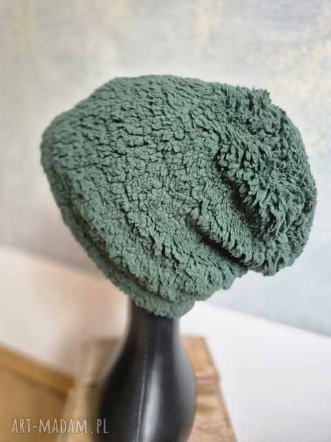 Ciepla futrzana baranek bardzo miła na podszewce, ciemna zieleń, czapka dla artystki, rozmiar uniwer