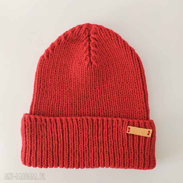Czerwona czapka beanie z wełny merino ręcznie robiona